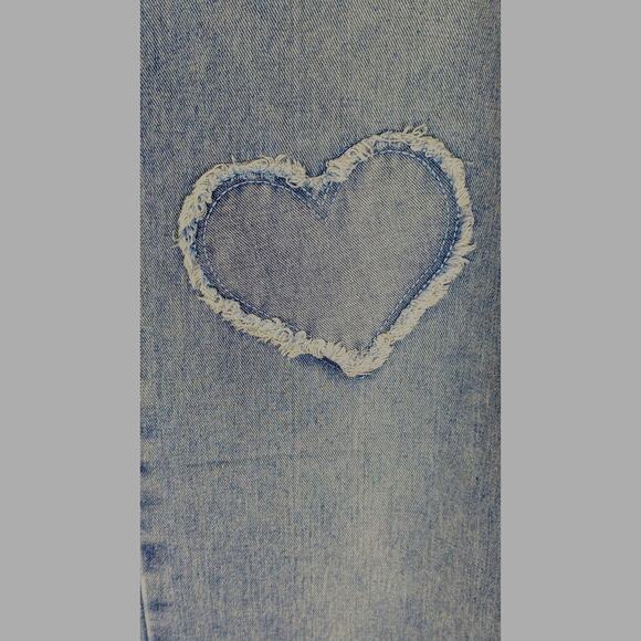 Cali 1850 LA Sz 9 lightwash jeans heart design NWT Waist to 30" Hips 41"wide leg - Picture 3 of 7